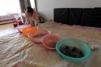 定州楼上漏水，住户失联，小区没物管，业主维权难！律师来支招……